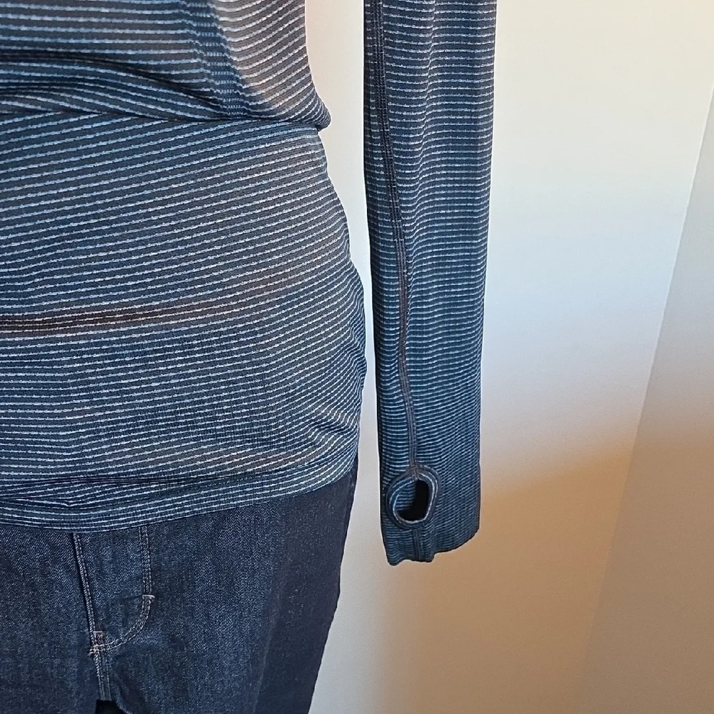 Lululemon Athletica Long Sleeve Top